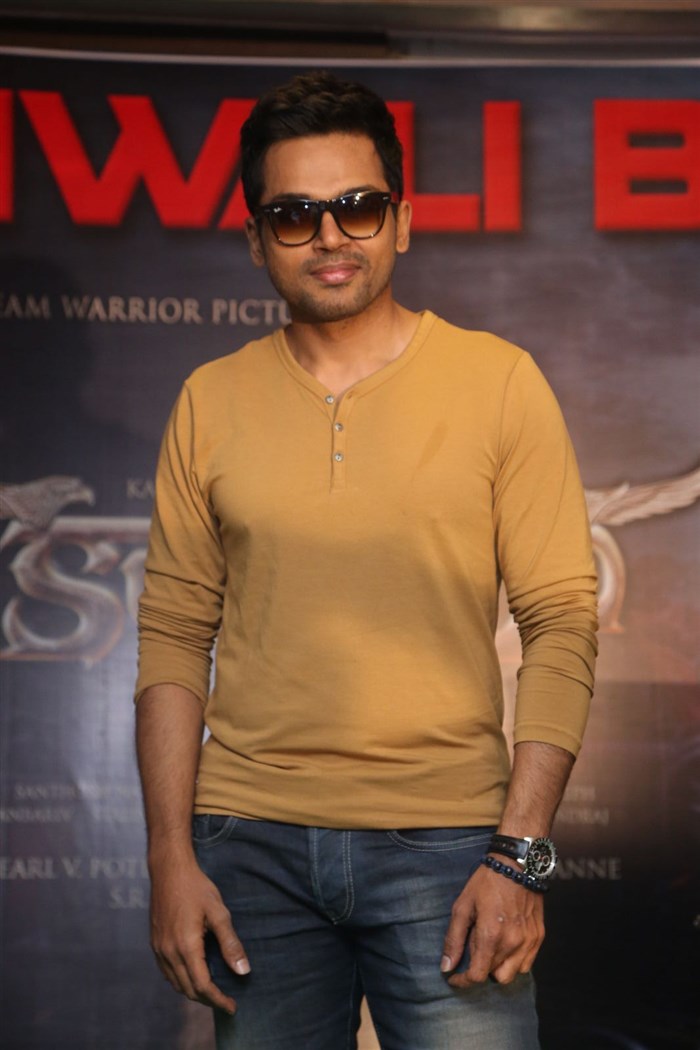 Telugu movie Kaashmora Success Meet event held at Hyderabad. Celebs like Karthi, Gokul and Prasad V. Potluri and others graced the event. Karthi,Gokul,Kaashmora Success Meet,Kaashmora Success Meet pics,Kaashmora Success Meet images,Kaashmora Success Meet photos,Kaashmora Success Meet stills,Kaashmora Success Meet pictures