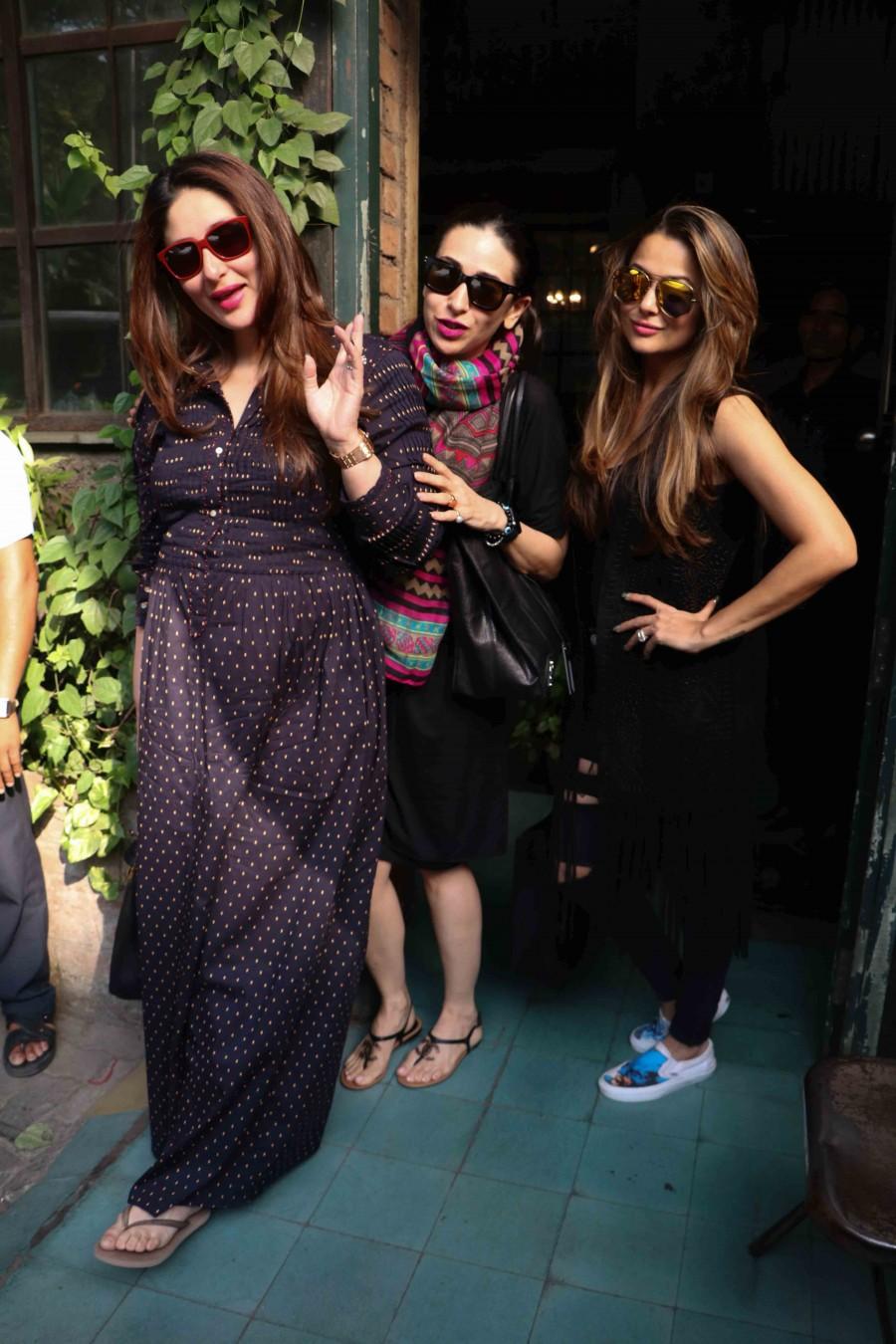 Photos of Kareena Kapoor Khan, Karisma Kapoor and Amrita spotted at bandra after lunch. Kareena Kapoor Khan,Karisma Kapoor,Amrita,Kareena Kapoor spotted at Bandra after lunch,Karisma spotted at Bandra after lunch,Amrita spotted at Bandra after lunch
