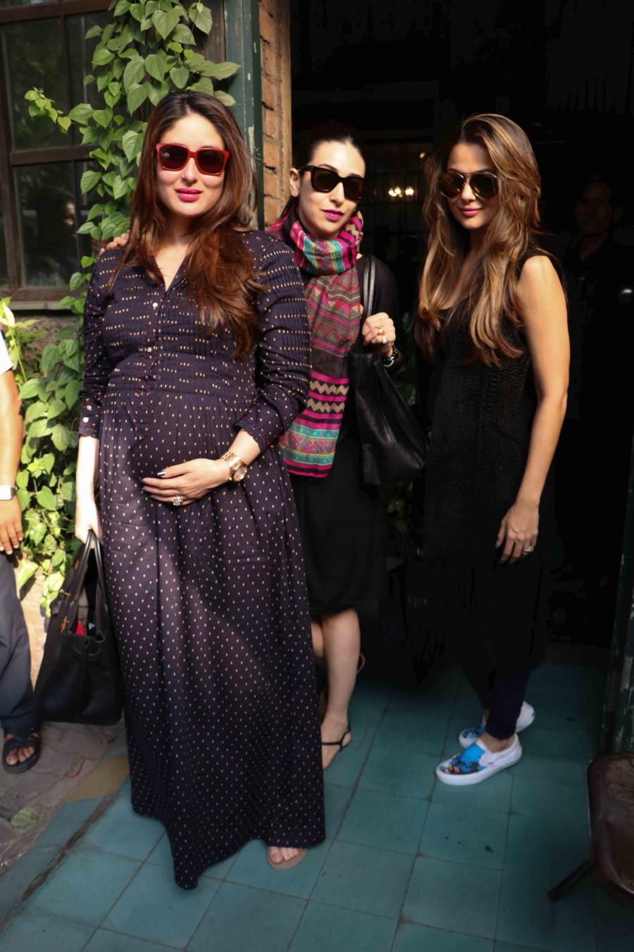Photos of Kareena Kapoor Khan, Karisma Kapoor and Amrita spotted at bandra after lunch. Kareena Kapoor Khan,Karisma Kapoor,Amrita,Kareena Kapoor spotted at Bandra after lunch,Karisma spotted at Bandra after lunch,Amrita spotted at Bandra after lunch