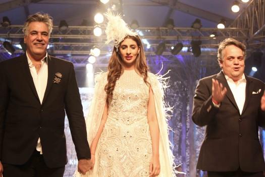 Photos of Shweta Bachchan walks the ramp for Abu Jani Sandeep Khosla.