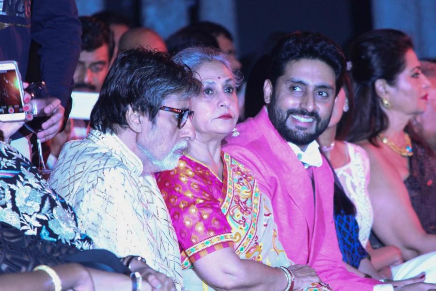 Abhishek Bachchan Amitabh Bachchan,Sonali Bendre,Karan Johar,Abhishek Bachchan,Filmmaker Abhishek Kapoor,Pragya Yadav,Jaya Bachchan,Shweta Nanda as she Walks the Ramp,Shweta Nanda Ramp walk,Shweta Nanda Ramp walk pics,Shweta Nanda Ramp walk images,Shweta Nanda Ramp walk ph