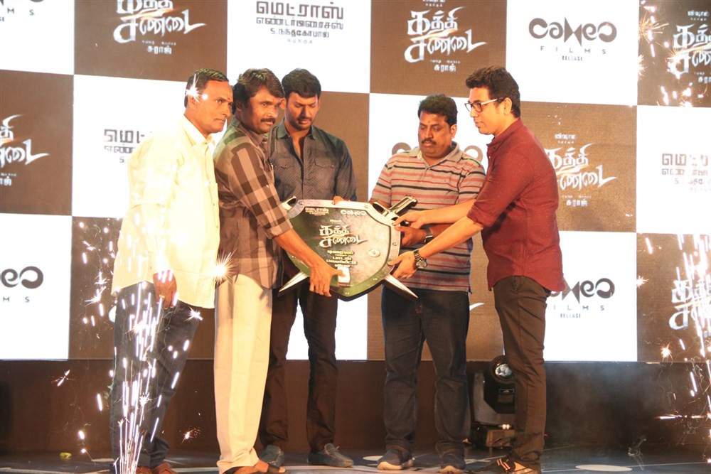 Tamil movie Kaththi Sandai Audio and Trailer Launch event held at Chennai. Celebs like Vishal, Vadivelu, Hiphop Tamizha Aadhi, Suraj, Richard M. Nathan, S. Nanthagopal, Aarthi, Selva RK, Ganesh and others graced the event. Kaththi Sandai,Kaththi Sandai Trailer,Kaththi Sandai Trailer launch,Kaththi Sandai audio launch,Kaththi Sandai music,Vishal,Vadivelu,Hiphop Tamizha Aadhi,Suraj,Richard M. Nathan,S. Nanthagopal,Aarthi,Selva RK,Kaththi Sandai Trailer Launch pics,Kaththi San
