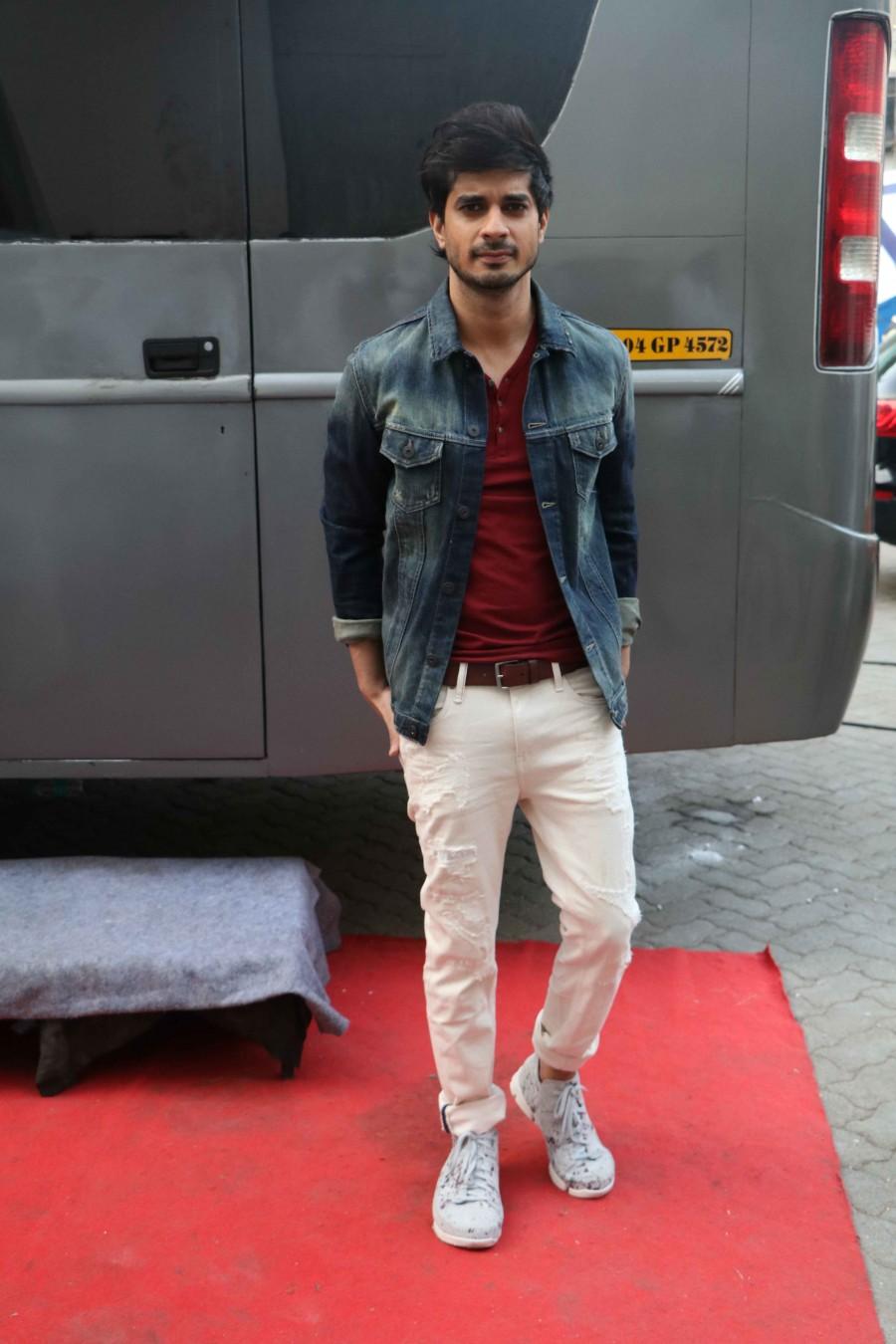 Tahir Raj Bhasin spotted at Mehboob Studio. John Abraham,Sonakshi Sinha,Tahir Raj Bhasin,starcast of force2 spotted at mehboob studio,force 2 starcast spotted at mehboob studio,force 2,Bollywood movie force 2,force 2 promotion,force 2 movie promotion