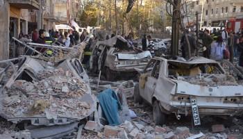 Car bomb,Car bomb explodes after Turkey detains,Car bomb explodes in Turkey,pro-Kurdish lawmakers,Turkey,blast in Diyarbakir,Diyarbakir blast