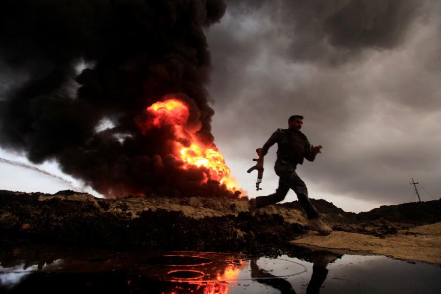 Flames and smoke rise from oil wells set ablaze by Islamic State militants before they fled the oil-producing region of Qayyara, Iraq, November 4, 2016. Iraqi security forces,Iraqi security,Islamic State militants,Islamic militants,Iraqi security forces launch,Mosul,On the frontlines of Mosul