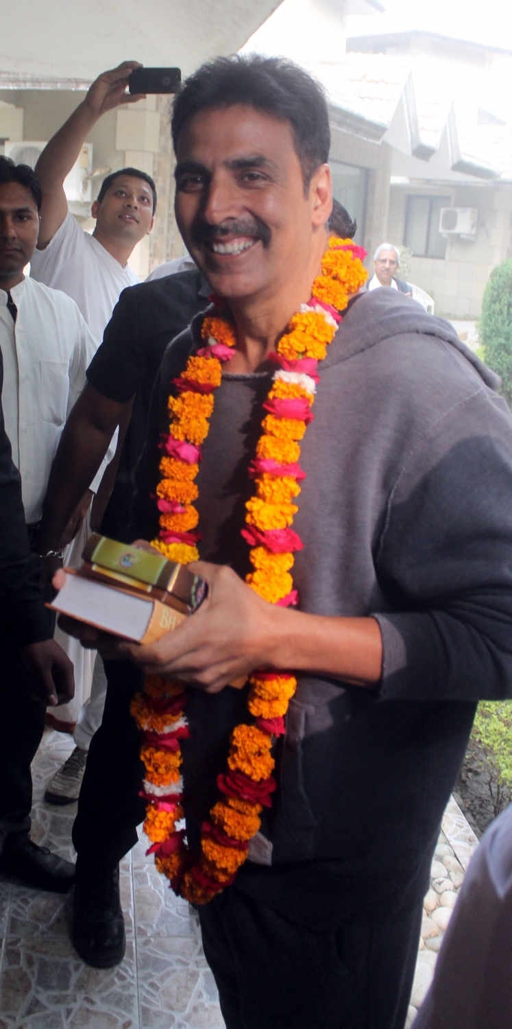 It was earlier reported that the film is based on Indian Prime Minister Narendra Modi's Swachh Bharat Abhiyan. The film will be a light-hearted comedy revolving around this campaign directed by Neeraj Pandey. Akshay Kumar,Bhumi Pednekar,Toilet: Ek Prem Katha,Bollywood movie Toilet: Ek Prem Katha,Toilet: Ek Prem Katha shooting,Toilet: Ek Prem Katha first look,Toilet: Ek Prem Katha selfie,Akshay Kumar and Bhumi Pednekar