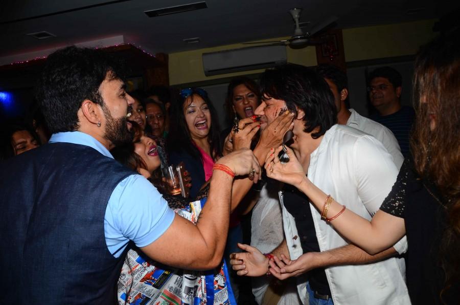 Yuvraaj Parashar had a great time grooving on the Bollywood beats. At the party, Kapil presented the girls he is introducing in his series, Sezal Sharma, Vibhoutee Sharma, Mahi Sharma and Meghaa, who is incidentally daughter of yesteryears actress Moushumi Chatterjee. Kapil Kaustubh Sharma,Kapil Kaustubh Sharma Birthday Bash,Kapil Kaustubh Sharma Birthday celebrations,Kapil Kaustubh Sharma Birthday Bash pics,Kapil Kaustubh Sharma Birthday Bash images,Kapil Kaustubh Sharma Birthday Bash photos,Kapil Kaustubh Sharma Birt