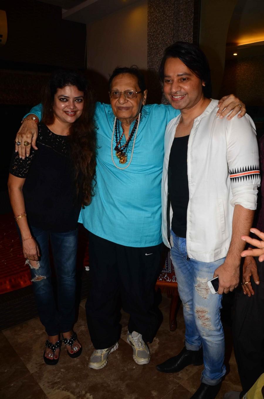 Dharmesh Darshan, who makes a rare appearance at the parties, was the last guest to arrive. Anil Sharma’s wife Suman was personally taking care of the guests. Others seen enjoying the party were director Sanjay Sharma, producers Pragati Pandey, Anuj Sharma, Vickky Idnani, Nikhil Kamath, Sahila Chadda, models Akshay Sethi, Sachin Sharma, Gaurav Bajaj, Rahul Sharma, Rahul Jain, Bhusan Patil, choreographer Reshma Khan, fashion stylists Rehan Shah, Blossom Lalwani, Minisha Mendonza and VK Kapoor. It was a fun night, which lasted till the wee hours of the morning! Kapil Kaustubh Sharma,Kapil Kaustubh Sharma Birthday Bash,Kapil Kaustubh Sharma Birthday celebrations,Kapil Kaustubh Sharma Birthday Bash pics,Kapil Kaustubh Sharma Birthday Bash images,Kapil Kaustubh Sharma Birthday Bash photos,Kapil Kaustubh Sharma Birt