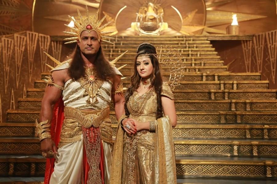 Salil Ankola and Juhi Parmar at the On Set launch of Karmaphal Data Shani. Karmaphal Data Shani,Karmaphal Data Shani on the sets,Salil Ankola,Juhi Parmar,debutant- Karthikeya Malviye,Diwakar Pundir,Gufi Paintal,Siddharth Kumar Tewary