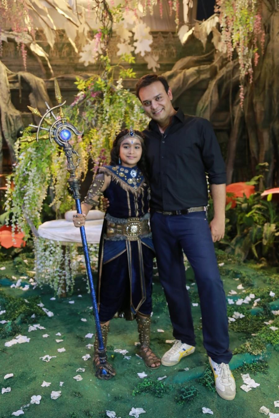 Karthikeya Malviya along with show creator Siddharth Kumar Tewary. Karmaphal Data Shani,Karmaphal Data Shani on the sets,Salil Ankola,Juhi Parmar,debutant- Karthikeya Malviye,Diwakar Pundir,Gufi Paintal,Siddharth Kumar Tewary