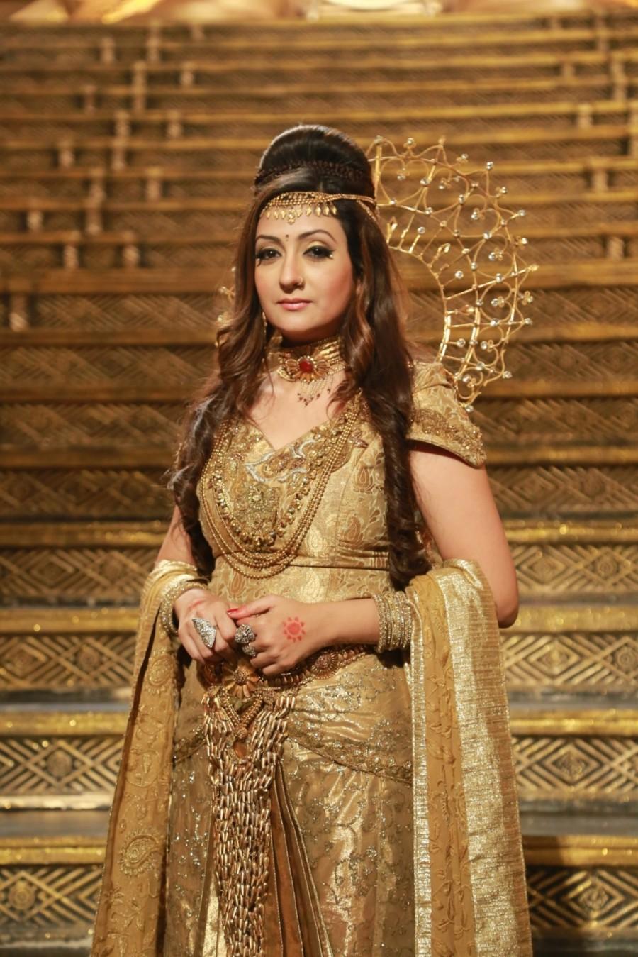 Juhi Parmar as Sagnya in Karmaphal Data Shani. Karmaphal Data Shani,Karmaphal Data Shani on the sets,Salil Ankola,Juhi Parmar,debutant- Karthikeya Malviye,Diwakar Pundir,Gufi Paintal,Siddharth Kumar Tewary