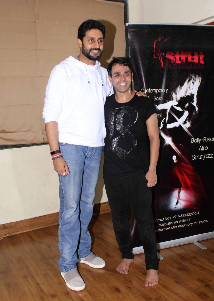 Photos of Bollywood actor Abhishek Bachchan snapped at Strut Dancemakers Master Class. Abhishek Bachchan,Abhishek Bachchan snapped at Strut Dancemakers Master Class,Strut Dancemakers Master Class,Abhishek Bachchan pics,Abhishek Bachchan images,Abhishek Bachchan photos,Abhishek Bachchan stills,Abhishek Bachchan pictures