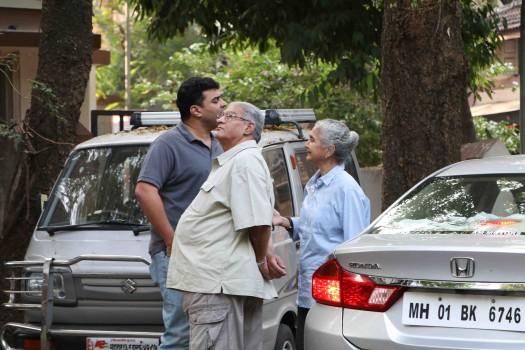Photos of Siddharth Roy Kapur with family snapped during house hunt in Bandra.