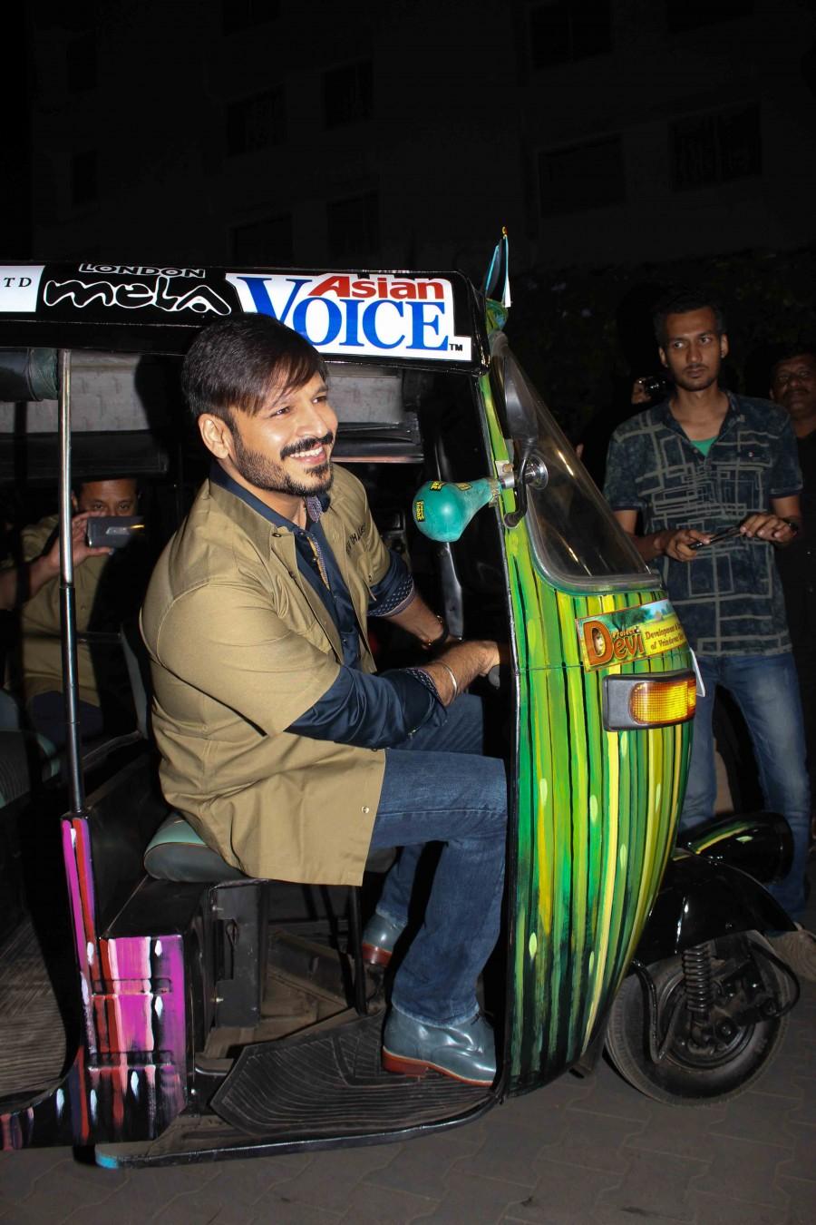 Photos of Bollywood actor Vivek Oberoi during the launch of 'Tuk Tuk Challenge 2016' by Food For Life Vrindavan in Mumbai. Vivek Oberoi,Tuk Tuk Challenge 2016,Tuk Tuk Challenge,Food For Life Vrindavan,actor Vivek Oberoi,Vivek Oberoi latest pics,Vivek Oberoi latest images,Vivek Oberoi latest photos,Vivek Oberoi latest stills,Vivek Oberoi latest pictures