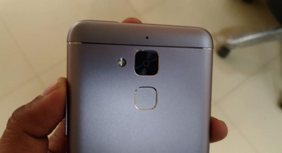 Asus Zenfone 3 Max houses a feature-rich 13MP camera on the back with LED flash and a very fast finger-print sensor below it. Asus Zenfone 3 Max,Zenfone 3 Max first look,Zenfone 3 Max images,Zenfone 3 Max