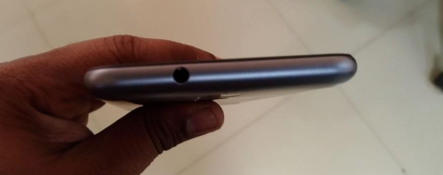 Asus Zenfone 3 Max features a clean smooth surface on top with only 3.5mm audio jack Asus Zenfone 3 Max,Zenfone 3 Max first look,Zenfone 3 Max images,Zenfone 3 Max
