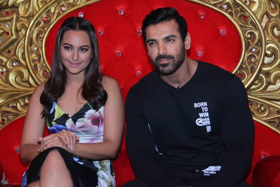 John Abraham, Sonakshi Sinha promotes Force 2 on Comedy Nights Bachao