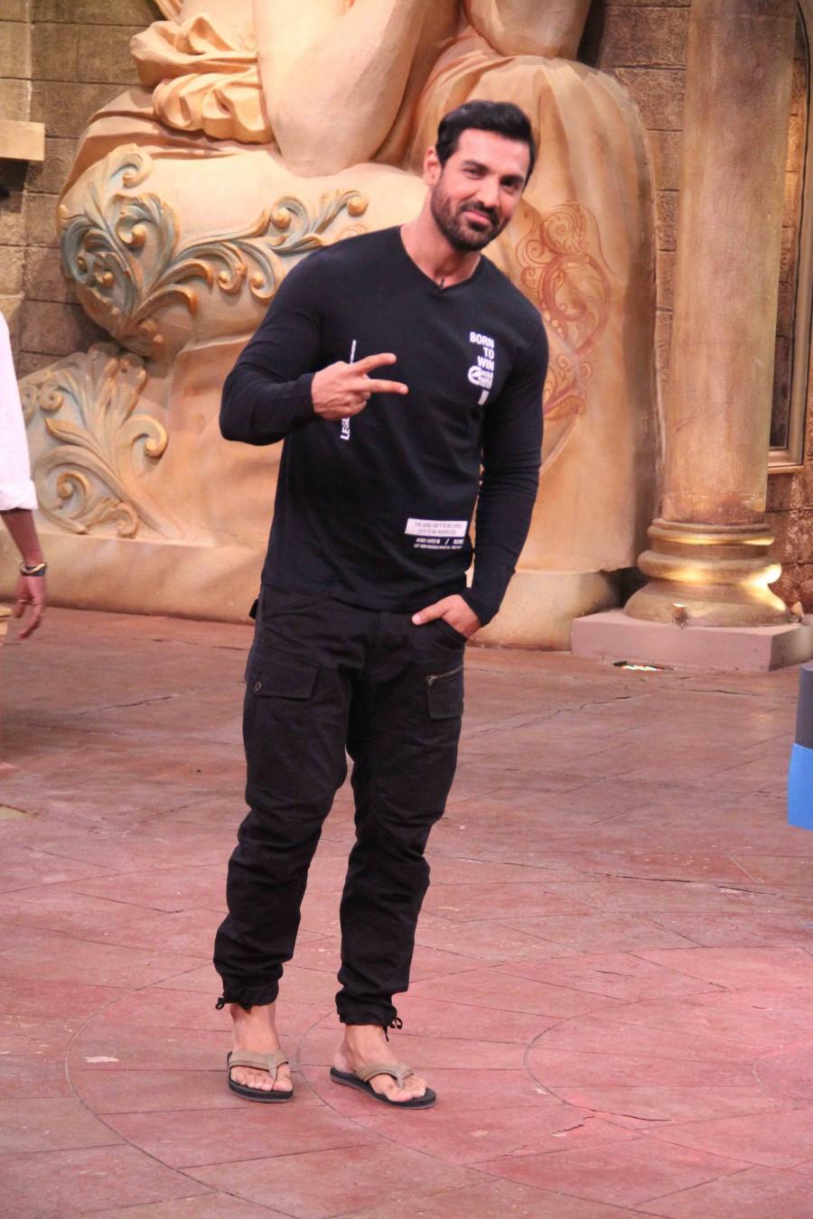 John Abraham, Sonakshi Sinha promotes Force 2 on Comedy Nights Bachao