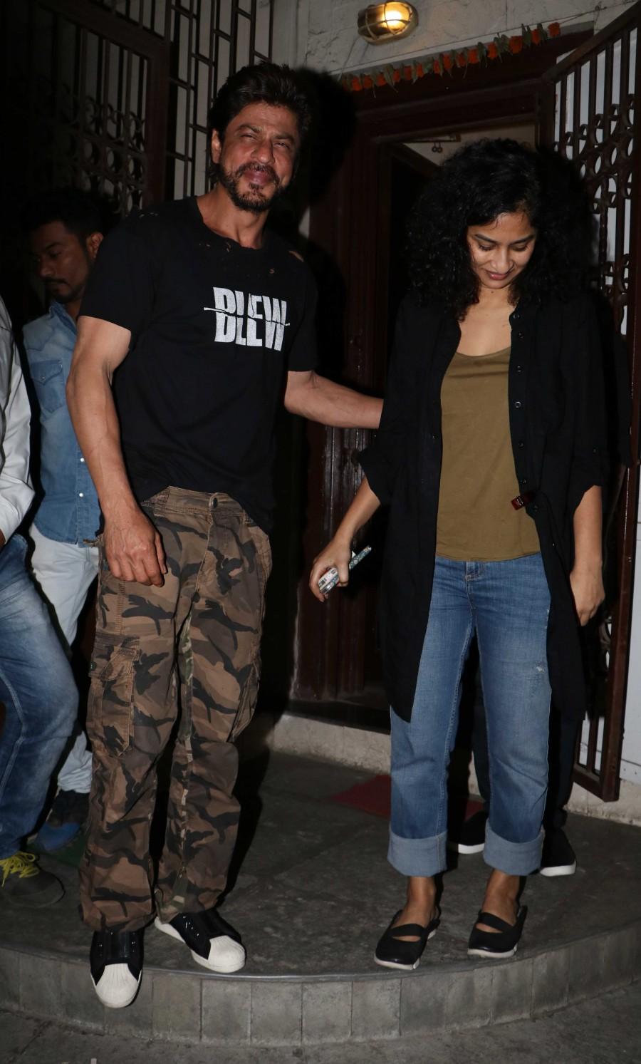 Photos of Bollywood actor Shah Rukh Khan spotted at Bandra. Shah Rukh Khan,actor Shah Rukh Khan,Shah Rukh Khan spotted at Bandra,Shah Rukh Khan at Bandra,Shah Rukh Khan latest pics,Shah Rukh Khan latest images,Shah Rukh Khan latest photos,Shah Rukh Khan latest stills,Shah Rukh Khan latest pictures