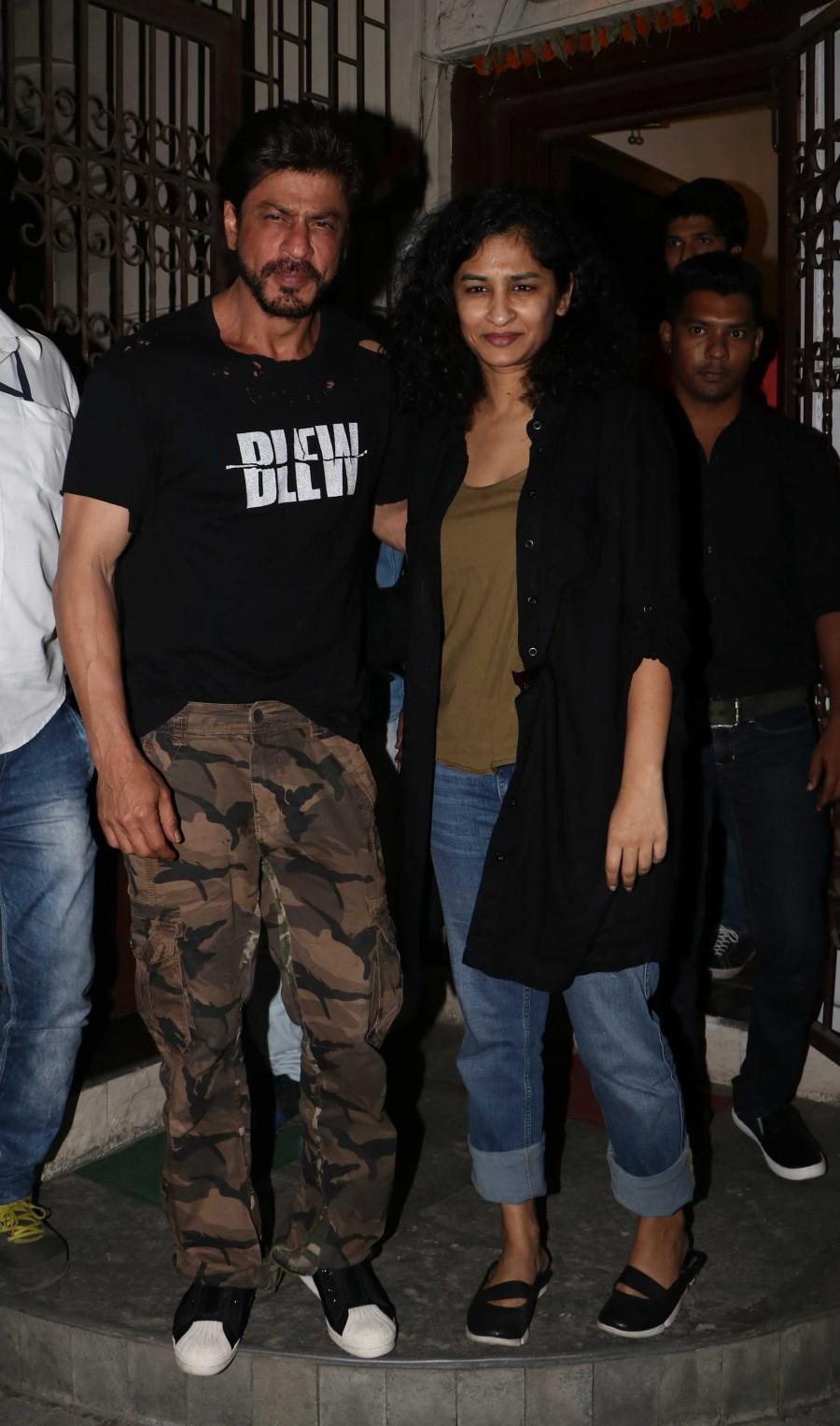 Photos of Bollywood actor Shah Rukh Khan spotted at Bandra. Shah Rukh Khan,actor Shah Rukh Khan,Shah Rukh Khan spotted at Bandra,Shah Rukh Khan at Bandra,Shah Rukh Khan latest pics,Shah Rukh Khan latest images,Shah Rukh Khan latest photos,Shah Rukh Khan latest stills,Shah Rukh Khan latest pictures