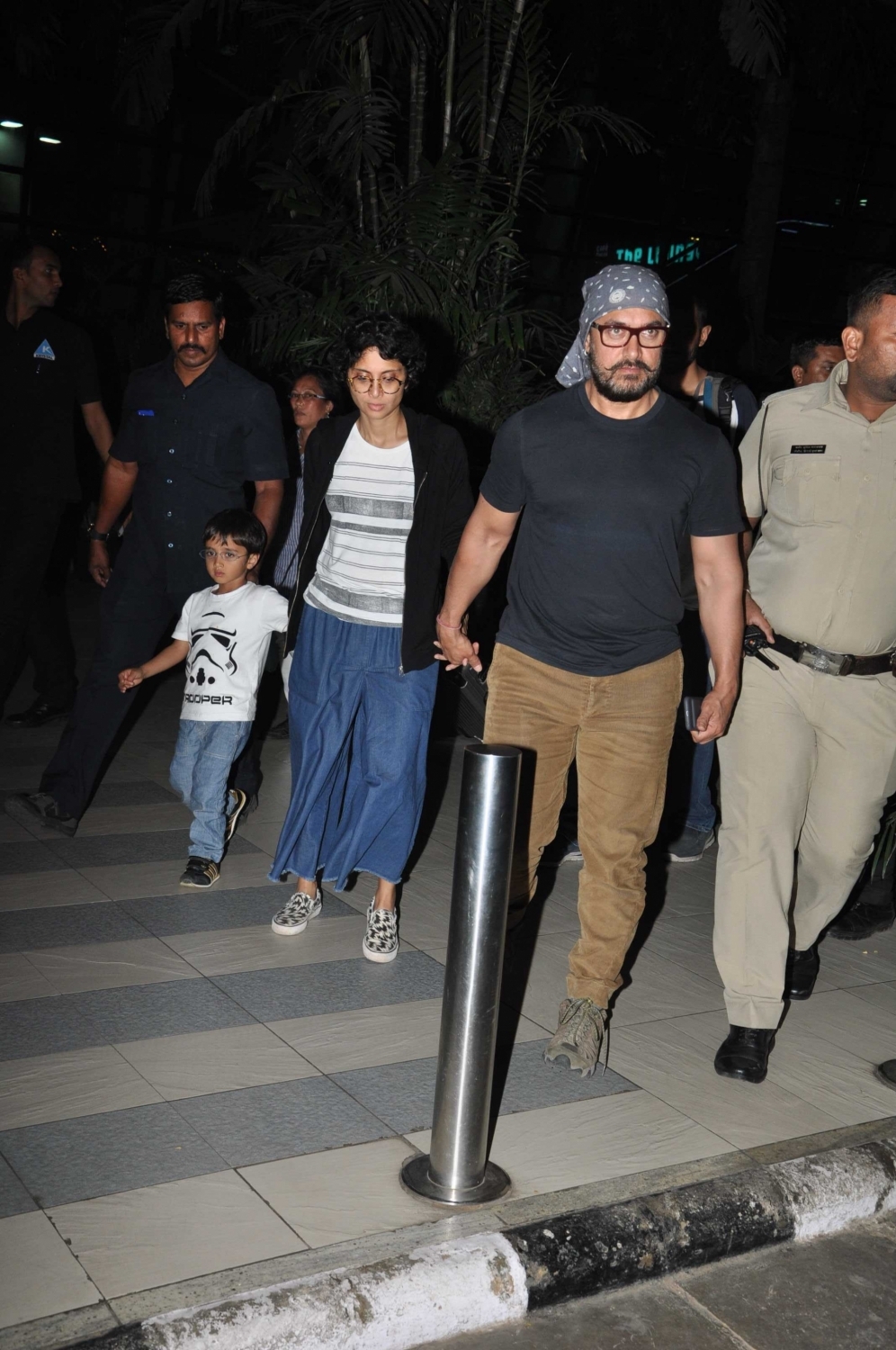 Photos of actor Aamir Khan with his wife Kiran Rao and son Azad Rao Khan spotted while returning from holiday in Mumbai. Aamir Khan,Kiran Rao,Azad Rao Khan,Aamir Khan & family returns from holidays,Aamir Khan spotted at Mumbai Airport,Aamir Khan wife Kiran Rao