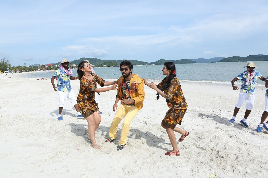 Kadavul Irukaan Kumaru is an upcoming Tamil comedy movie written and directed by M. Rajesh and produced by T. Siva. Starring G. V. Prakash Kumar, Nikki Galrani and Anandhi in the lead role, while Prakash Raj, RJ Balaji, Thambi Ramaiah, Rajendran, Manobala, Robo Shankar and Singampuli in supporting role. Kadavul Irukaan Kumaru,Kadavul Irukaan Kumaru stills,Kadavul Irukaan Kumaru movie stills,GV Prakash,Nikki Galrani,Anandhi,Kadavul Irukaan Kumaru movie pics,Kadavul Irukaan Kumaru movie images,Kadavul Irukaan Kumaru movie pictures
