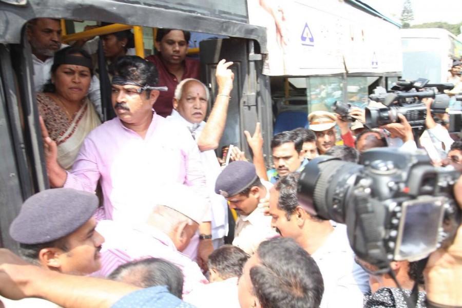 BS Yeddyurappa and BJP leaders protest against Congress for celebrating Tippu Jayanti. BS Yeddyurappa,BJP leaders,Tippu Jayanti,Congress,Congress government