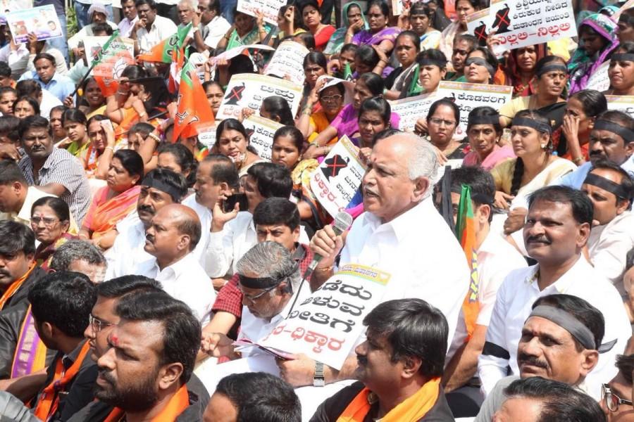 BS Yeddyurappa and BJP leaders protest against Congress for celebrating Tippu Jayanti. BS Yeddyurappa,BJP leaders,Tippu Jayanti,Congress,Congress government