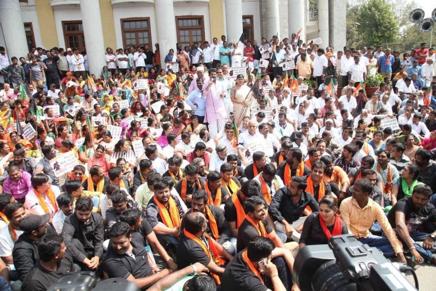 BS Yeddyurappa and BJP leaders protest against Congress for celebrating Tippu Jayanti. BS Yeddyurappa,BJP leaders,Tippu Jayanti,Congress,Congress government
