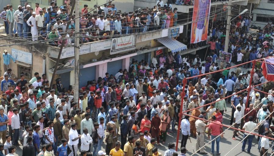 Funeral procession of actor Uday, who was died during shooting of a Kannada film Masti Gudi while enacting a stunt scene by jumping from a helicopter; in Bengaluru on Nov. 10, 2016. Uday,Uday Funeral,Uday Funeral pictures,Uday Funeral pics,Uday Funeral images,Uday Funeral photos,Uday Funeral stills,Masti Gudi movie,Masti Gudi accident,masti gudi death,Masti Gudi kannada actors