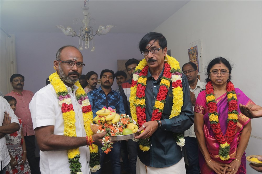 Tamil movie Sathuranga Vettai 2 movie launch event held at Chennai. Celebs like Manobala, Ashwamithra, Nirmal Kumar, Vasuki Bhaskar, Stills Ravi and others graced the event. Sathuranga Vettai 2,Manobala,Ashwamithra,Nirmal Kumar,Vasuki Bhaskar,Stills Ravi,Sathuranga Vettai 2 movie launch,Sathuranga Vettai 2 movie launch pics,Sathuranga Vettai 2 movie launch images,Sathuranga Vettai 2 movie launch stills,Sathuranga Vettai 2 mov