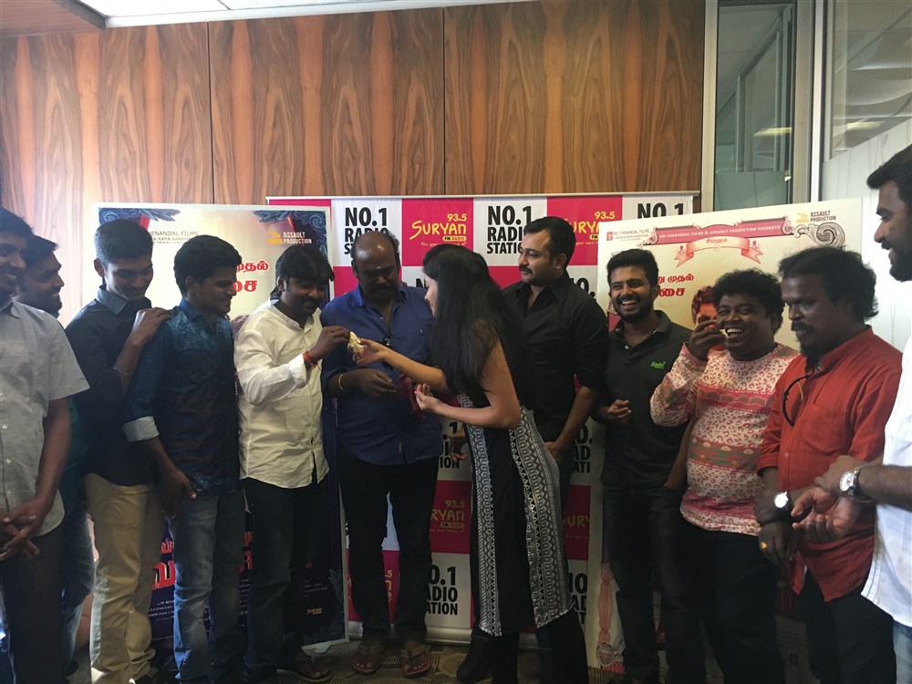 Tamil movie Vallavanukkum Vallavan audio launch event held at Suriyan FM in Chennai. Celebs like Bobby Simha, Sshivada, Vijay Tesingu, Appukutty, Sathees Sundaraj, N. Ramasamy, Padmesh, Raghu Dixit, Vivek Harshan and others graced the event. Bobby Simha,Sshivada,Vallavanukkum Vallavan,Vallavanukkum Vallavan audio launch,Vallavanukkum Vallavan audio launch pics,Vallavanukkum Vallavan audio launch images,Vallavanukkum Vallavan audio launch photos,Vallavanukkum Vallavan audio launch stills