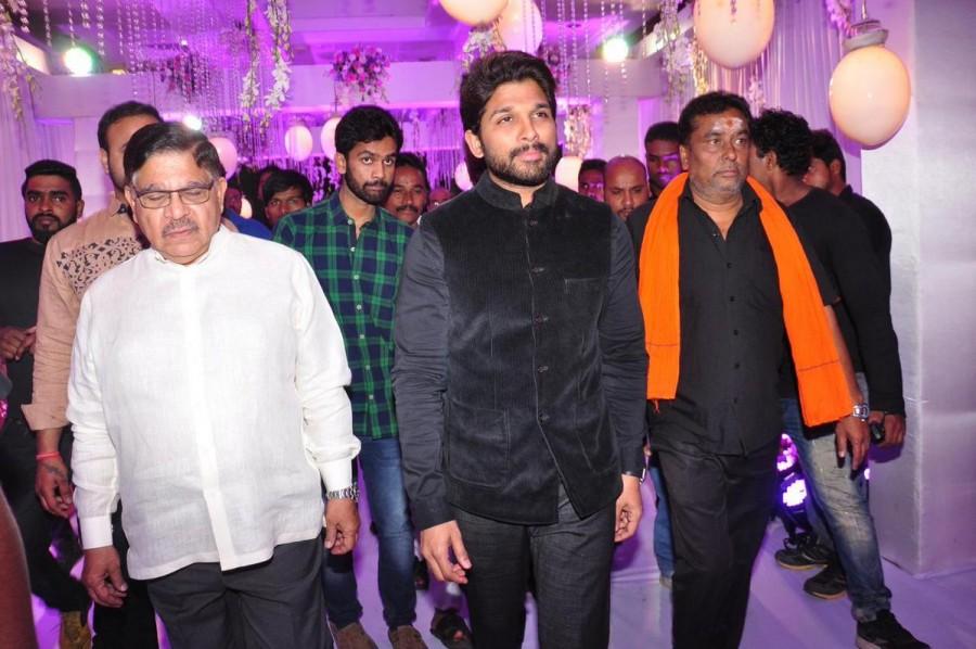 Allu Arjun at Talasani Srinivas Yadav Daughter Swathi Wedding Reception. Mahesh Babu,Pawan Kalyan,Allu Arjun,Jr Ntr,Balakrishna,Talasani Srinivas Yadav Daughter Swathi Wedding Reception,Swathi Wedding Reception,Swathi Wedding Reception pics,Swathi Wedding Reception images