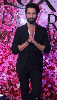 Shahid Kapoor at Lux Golden Rose Awards 2016.