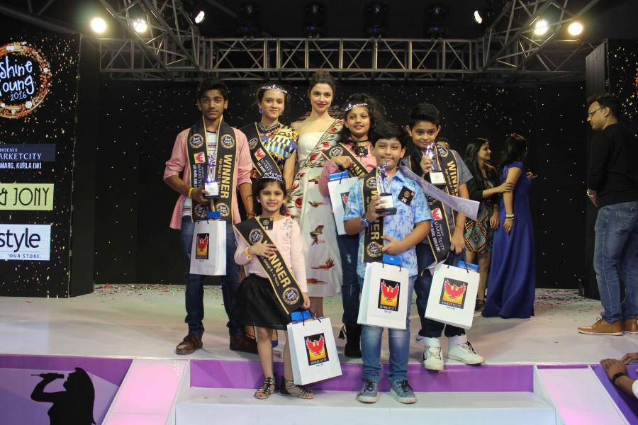 Other celebrity panellists seen at the event were model Karishma Modi Chandhoke, ace photographer Subi Samuel, choreographer Sandip Soparrkar, motivational speaker Teesha Nigam, Arzoo Govitrikar, fashion choreographer Shakir Shaikh and more. The finale was hosted by the vivacious Nisha Haarale, hair and make-up by Chasa Institute Divya Khosla Kumar,Divya Khosla Kumar walk on ramp,Divya Khosla Kumar walk on ramp with her son Ruhaan Kumar,Divya Khosla Kumar at Shine Young 2016,Shine Young 2016,Shine Young,Ruhaan Kumar