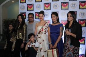 Divya Khosla Kumar,Divya Khosla Kumar walk on ramp,Divya Khosla Kumar walk on ramp with her son Ruhaan Kumar,Divya Khosla Kumar at Shine Young 2016,Shine Young 2016,Shine Young,Ruhaan Kumar