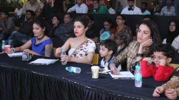 Divya Khosla Kumar,Divya Khosla Kumar walk on ramp,Divya Khosla Kumar walk on ramp with her son Ruhaan Kumar,Divya Khosla Kumar at Shine Young 2016,Shine Young 2016,Shine Young,Ruhaan Kumar