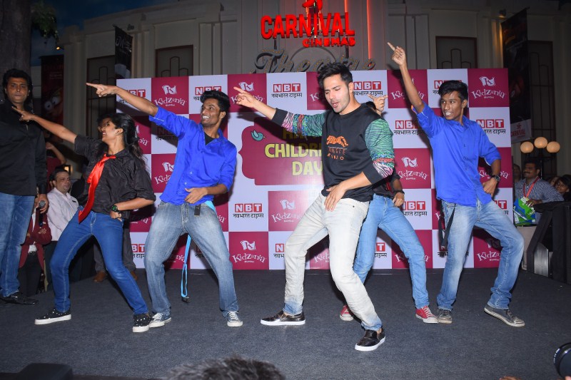 The kids bombarded Varun Dhavan with questions, which he happiply answered. He also danced with kids on his favourite songs. Varun Dhawan,Varun Dhawan celebrates Children's Day,Varun Dhawan celebrates Children's Day at Kidzania,Varun Dhawan at Kidzania,Kidzania,Children's Day,Children's Day celebrations,Varun Dhawan pics,Varun Dhawan images,Varun Dhawan phot