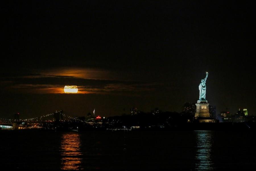 The supermoon is seen through clouds over New York while it is seen from Bayonne in New Jersey. Supermoon,Supermoon around world,Supermoon in india,Supermoon pics,Supermoon images,Supermoon stills,Supermoon pictures,Supermoon photos,Supermoon new pics
