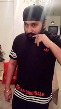 The singing sensation who has a tremendous fan following had started sweating out in the gym, Honey had put all his focus in keeping himself fit. From spending at least 2-3 hours is gym everyday to following the diet, Honey has done it all. His new look certainly serves as a perfect treat for his fans. a trimmed hair and a chiseled look, Honey carries the perfect swag!