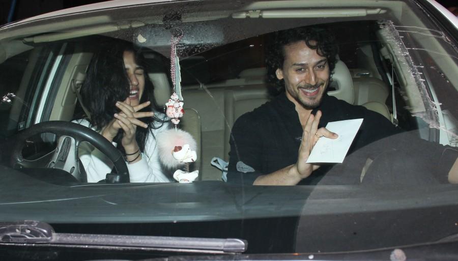 Photos of Tiger Shroff and Disha Patani spotted at Bandra. Tiger Shroff and Disha Patani,Tiger Shroff,Disha Patani,Tiger Shroff and Disha Patani spotted in Bandra,Tiger Shroff and Disha Patani in Bandra