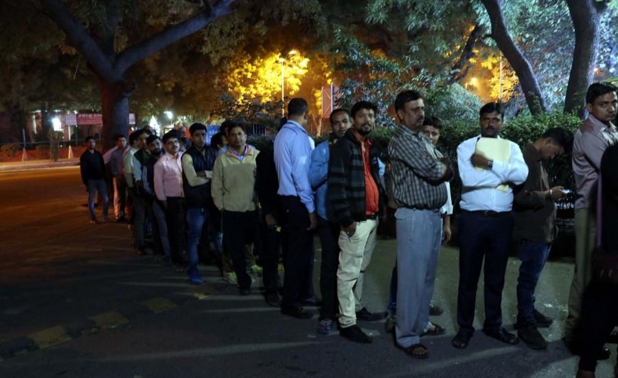 People are turning restless, as their wait in the serpentine queues to deposit, exchange or withdraw money from banks and ATMs since the scrapping of high-value currency notes is turning out to be really long. ATM kiosks,People queue,People queue outside ATM,India queue up outside banks,Demonetisation,No end to long queues,Cash crunch