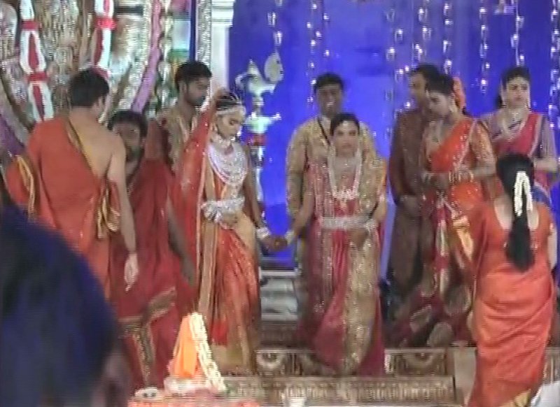 Gali Janardhan Reddy's daughter Brahmani's wedding pictures. Gali Janardhan Reddy,Gali Janardhan Reddy daughter Brahmani,Gali Janardhan Reddy daughter Brahmani wedding,Brahmani wedding,Brahmani wedding pictures,Brahmani wedding pics,Brahmani wedding photos,Brahmani wedding stills,Brahmani wedding picture