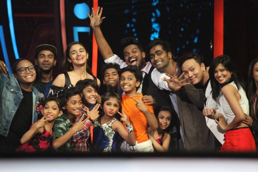 Photos of Bollywood Actress Alia Bhatt during the promotion of film Dear Zindagi on the sets of Sony TV reality show Super Dancer, in Mumbai, on Nov 15, 2016. Alia Bhatt,Dear Zindagi,Dear Zindagi promotion,Dear Zindagi movie promotion,Dear Zindagi on Super Dancer,Super Dancer,Dear Zindagi on the sets of Super Dancer,Alia Bhatt pics,Alia Bhatt images,Alia Bhatt photos,Alia Bhatt stills,Alia Bhatt pictures