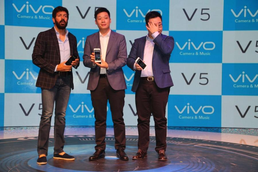 Photos of Kabir Khan launches Vivo V5 smartphone. Kabir Khan,Kabir Khan launches Vivo V5 smartphone,Vivo V5 smartphone,Vivo V5 smartphone launch,Vivo V5,Vivo V5 smartphone launch pics,Vivo V5 smartphone launch images,Vivo V5 smartphone launch photos,Vivo V5 smartphone launch stills,Vivo V5 smartphone lau