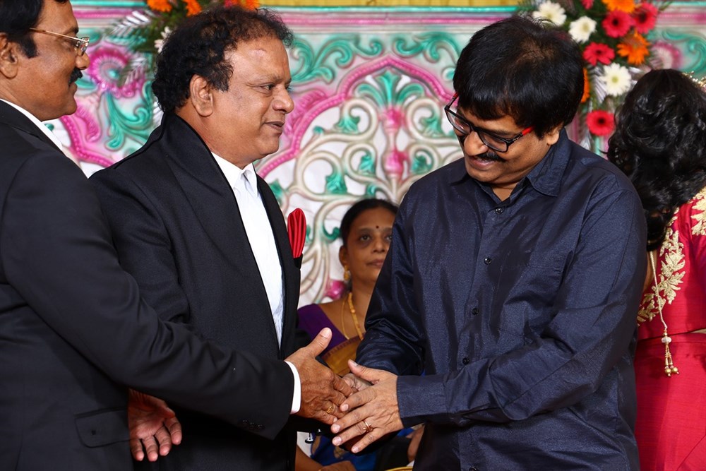 Actor Vivek at Vasu Vikram's daughter Vasugi wedding reception. Vasu Vikram's daughter Vasugi,Vasu Vikram's daughter Vasugi wedding,MK Stalin,Vivek,Radha Ravi,KS Ravikumar,Soori,Durga Stalin,MS Baskar,Radhika,SP Muthuraman,Vikraman,Nassar