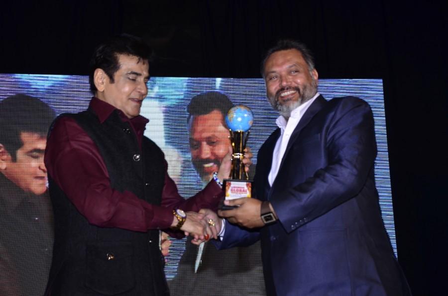 Veteran actor Jeetendra Kapoor received Mumbai Global Achiever's Award by Saraswati Devi, mother of Rajkumar Tiwari – Founder of Mumbai Global Achiever's Award. Dr. Ajay Sahai, actor Nandkishore Agarwal, producer Abhishek Soni were awarded at Mumbai Global Achiever's Award. Mumbai Global Achiever's Award,Mumbai Global Achiever's Award 2016,Bhajan Samrat Anup Jalota,Gufi Paintal,Arun Bakshi,Jeetendra Kapoor,actor Jeetendra Kapoor,Kanchan Avasthi