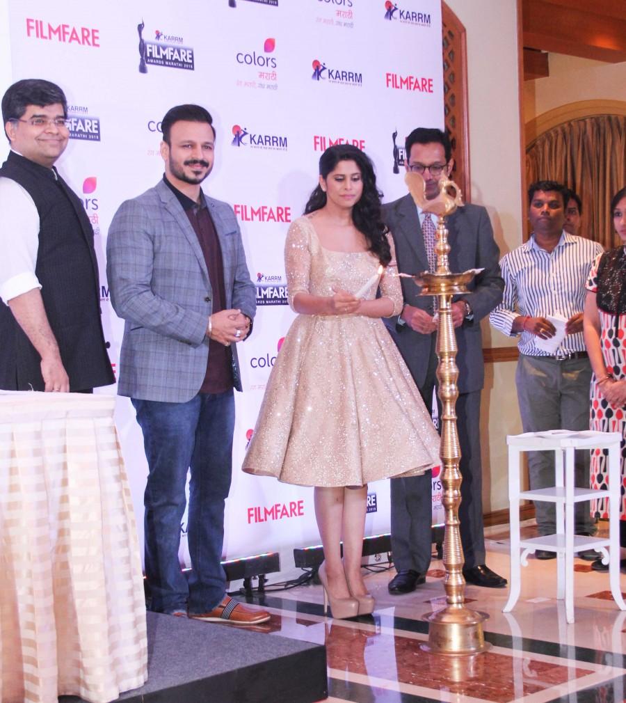 Photos of Bollywood actors Vivek Oberoi, Sai Tamhankar and Anuj Poddar, Business Head, Viacom 18 Media Private Limited during the press conference of Filmfare Awards Marathi in Mumbai on Nov 16, 2016. Vivek Oberoi,Sai Tamhankar,Anuj Poddar,Filmfare Awards,Marathi Filmfare Awards,Filmfare Awards Marathi,Press conference of Filmfare Awards Marathi,Press conference of Filmfare Awards