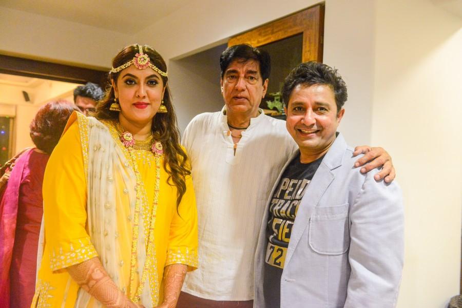 L- R Stylist Shaina Nath, Rakesh Nath, Sukhwinder Singh. Rishi Kapoor,Sukhwinder Singh,Shilpa Shirodkar,Mehendi ceremony of Stylist Shaina Nath daughter Rikku Rakesh Nath,Rikku Rakesh Nath,Reema Rakeshnath