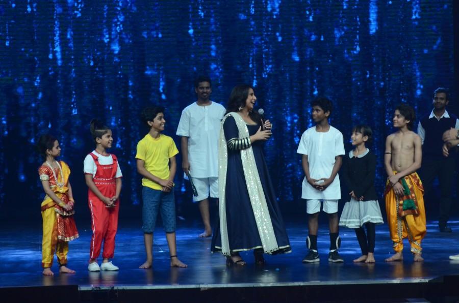 Photos of Bollywood actress Vidya Balan promotes Kahaani 2 on the sets of Super Dancer. Vidya Balan promotes Kahaani 2,Vidya Balan,Kahaani 2,Kahaani 2 on the sets of Super Dancer,Super Dancer,Shilpa Shetty,India's Super Dancer,Vidya Balan on the sets of Super Dancer